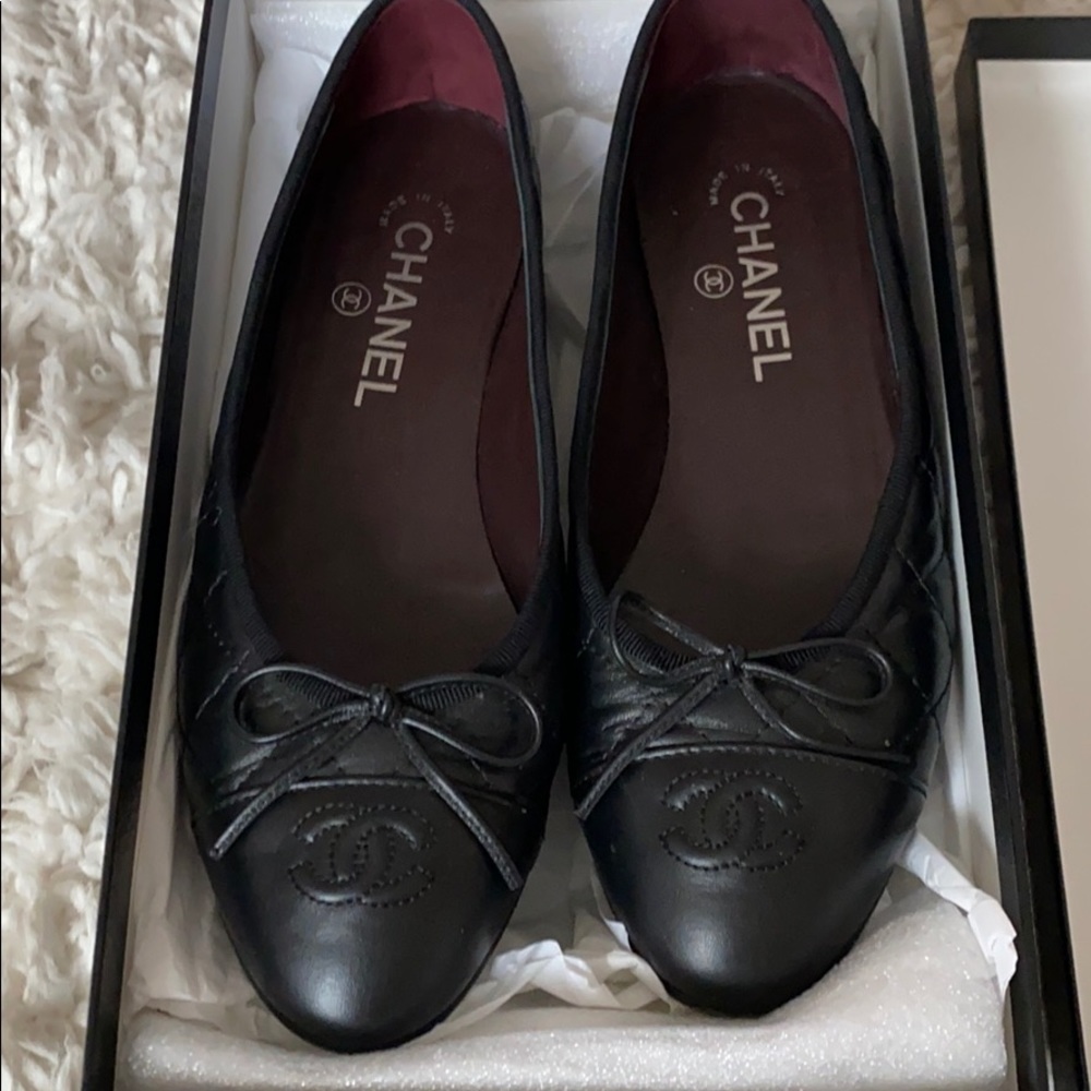 Authentic Chanel ballet quilted flats Size 38